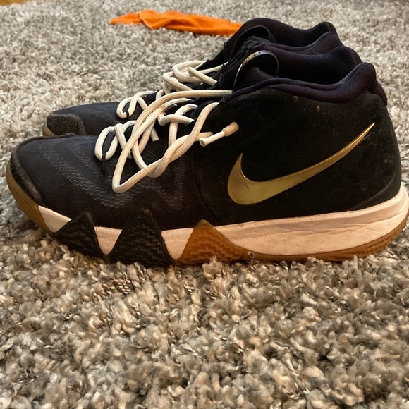 Nike Kyrie 4 - Picture 3 of 5